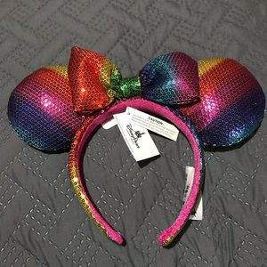 NWT DisneyParks Rainbow Minnie Mouse Ears